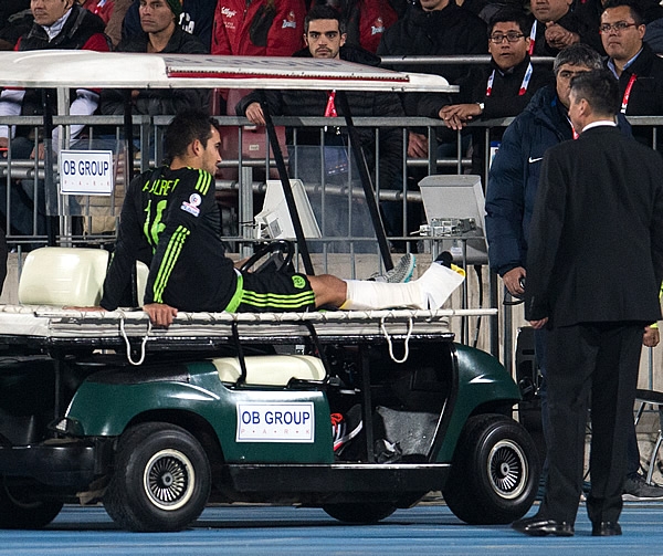 Aldrete tuvo que abandonar el campo por una lesión en el tobillo.