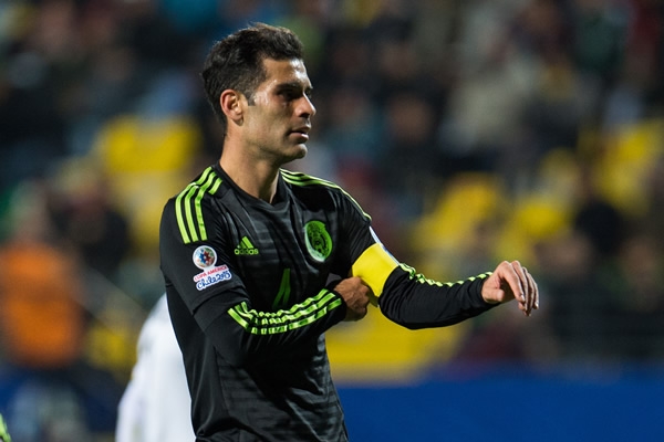 Rafael Márquez salió de cambio por lesión.