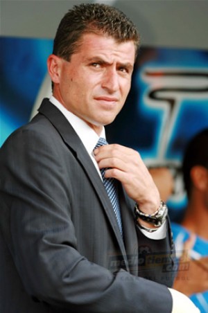 Traje Burdeos De Corte Muy Entallado De Mezcla De Lino De DESIGN