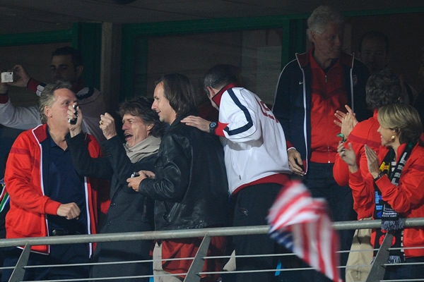 agger compartió palco con Bill Clinton en el Estados Unidos-Ghana de 2010.