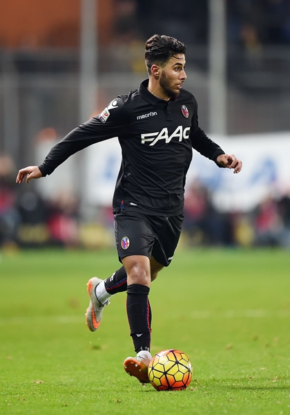 Futbolista argelino-francés que actualmente juega en el Bologna.