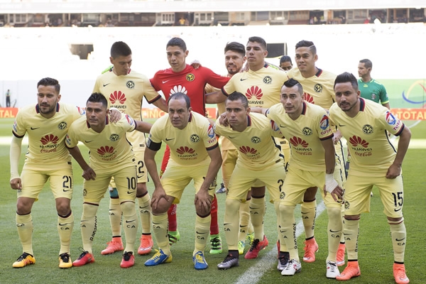 Las Águilas y su gente, toda una comunión.