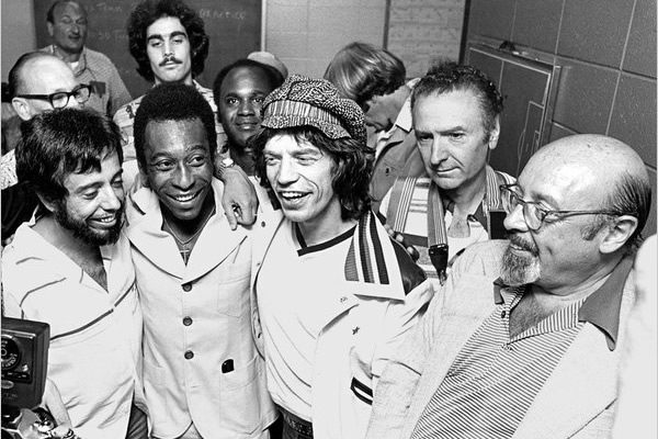 Mick Jagger se reunió con Pelé cuando el brasileño jugaba en el Cosmos.