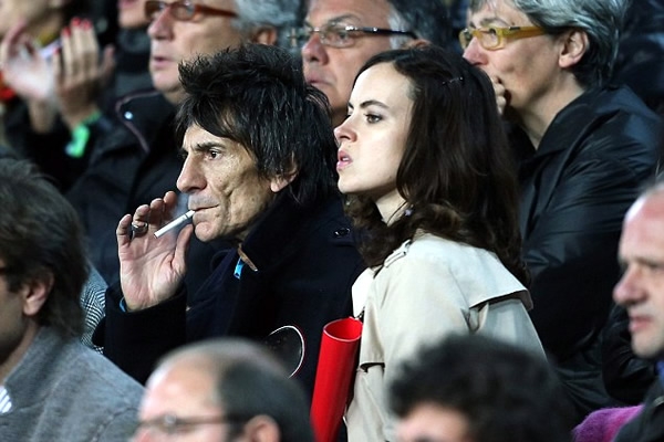 Ron Wood presenció la goleada del Barcelona sobre el Milan en Champions en 2013.