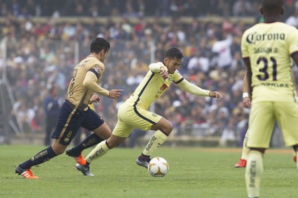 Las Águilas siguieron intentando marcar los goles que les faltaban.