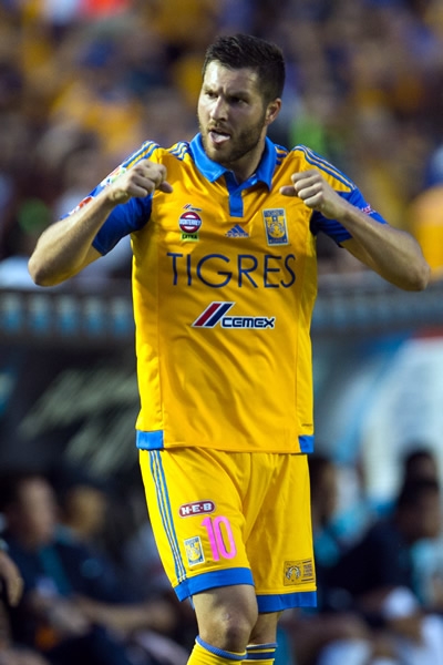 Al minuto 10, Gignac hizo estallar el Universitario.