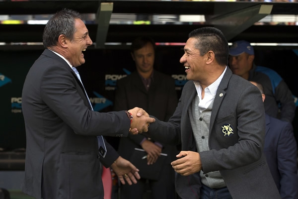 Ambriz le dio la bienvenida a Marini.