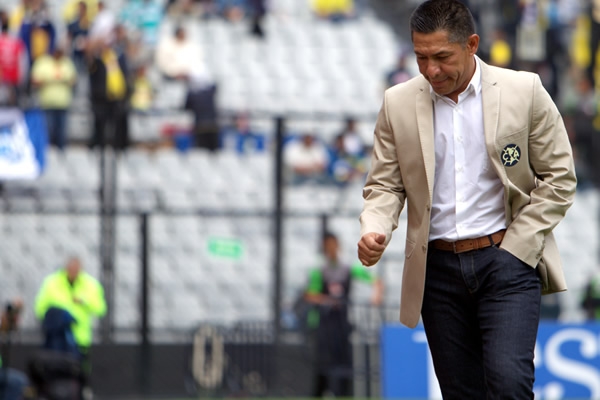 Ambriz se fue al descanso con el 0-0.
