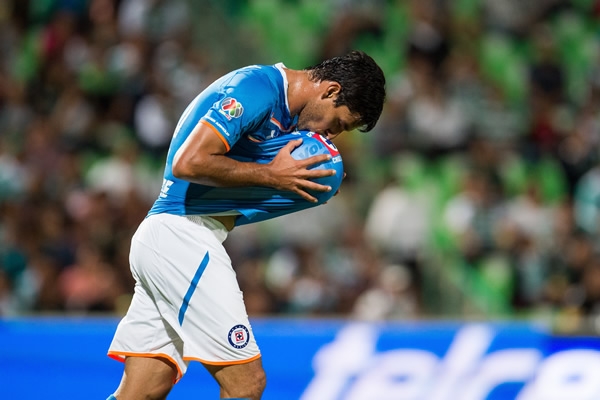 Benítez fue el primero en descontar por parte de Cruz Azul.