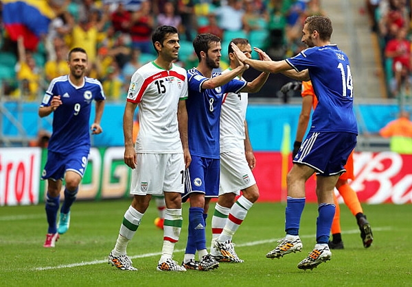 Bosnia celebra el segundo gol del encuentro, fue hecho por Pjanic.