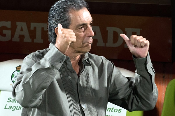 Calmado llegó el técnico de los cementeros.