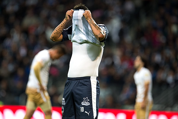 Cardona se lamenta tras fallar una clara en el primer tiempo.