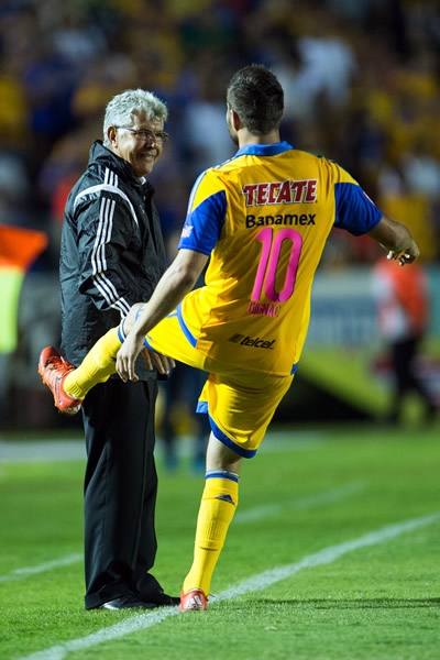 Con pata, Gignac su segundo gol con el Tuca.