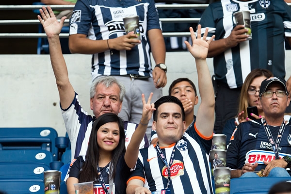 De a poco se fue llenado el nuevo recinto rayado.