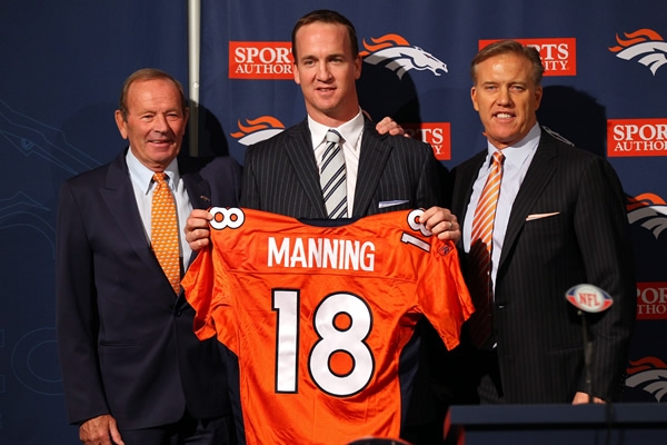 Después de 14 temporadas, Peyton cambió de equipo para jugar con los Broncos.