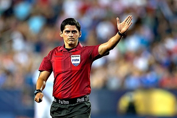 El árbitro del encuentro fue el costarricense Ricardo Montero.