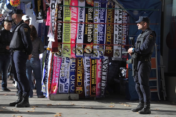 El blanco y blaugrana, entre arma.