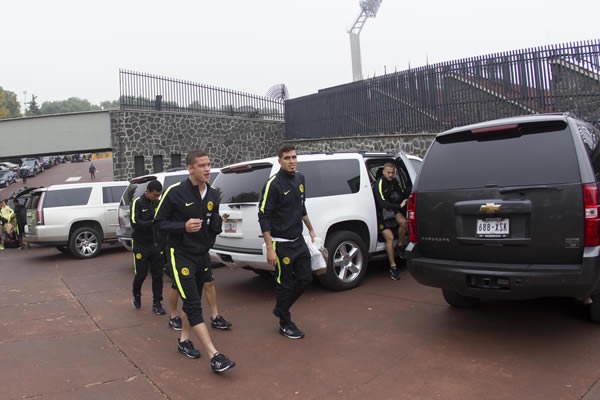 El equipo Americanista llegó a CU en camionetas.