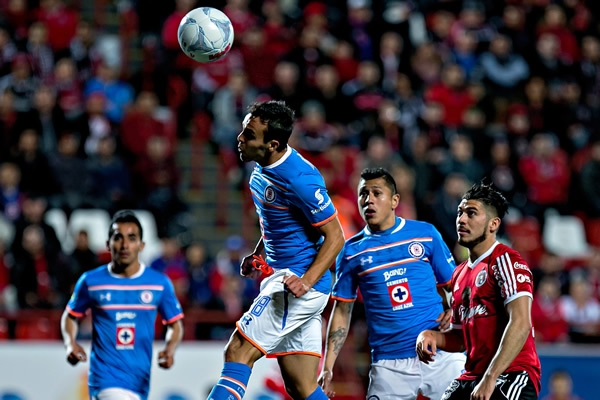 El esférico se pelea con todo.