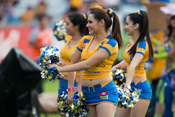 El espectáculo no faltó en el duelo entre felinos y tuzos.