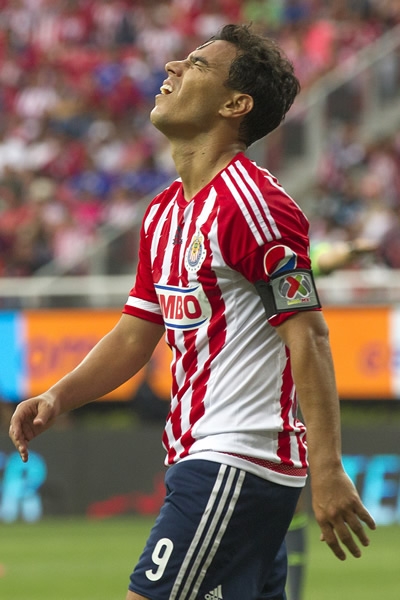El fantasma llegó a Bravo y a todas las Chivas.