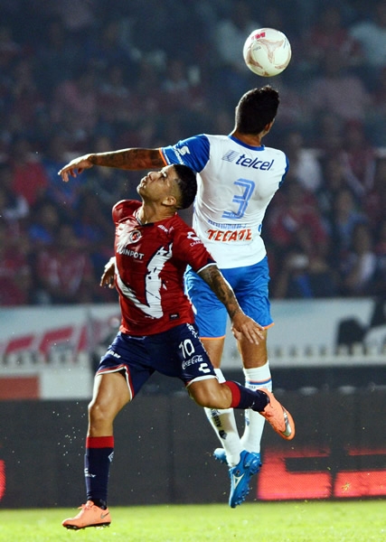 El Maza tampoco pudo como defensa; la semana pasada fue delantero.