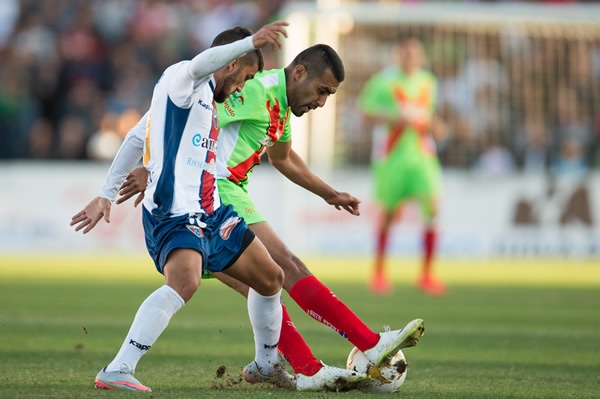 El partido arrancó ríspido en la Frontera.
