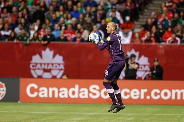 El portero canadiense evitó con grandes tapadas tres goles más.