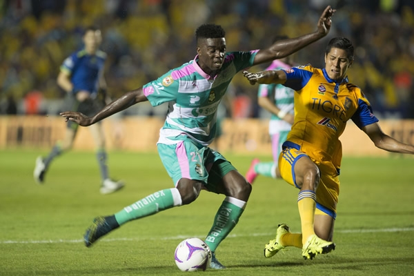 El primero para Santos fue del pie de Djaniny.