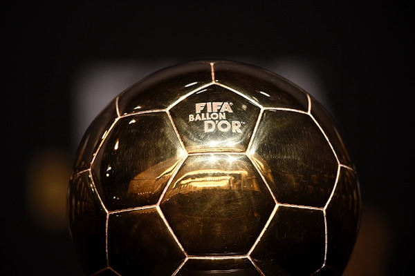 El trofeo del Balón de Oro que entrega la FIFA.