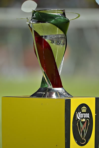 El trofeo que estuvo en juego.