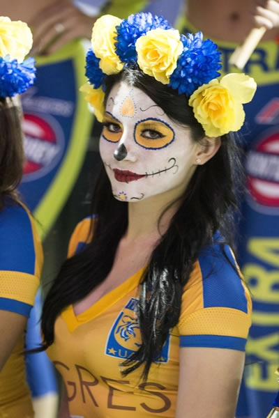 En el Universitario la belleza y tradición se unió.