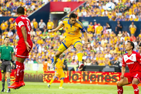 Esqueda buscó el gol, pero sus esfuerzos fueron en vano.