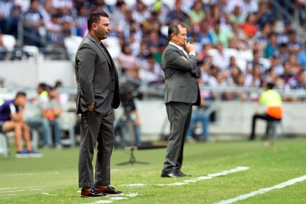 Estratega, en la punta del cañón.