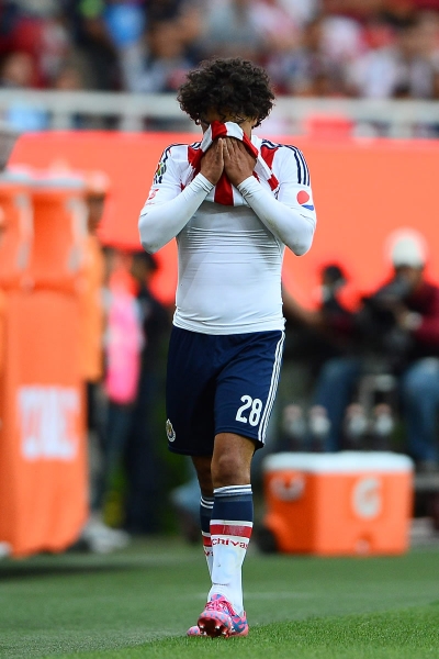 Giovani Hernández soltó lágrimas tras ser cambiado.