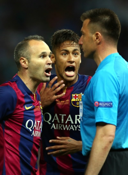 Gol anulado e Neymar por una clara mano.