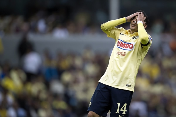 Gran tiro de Sambueza que fue desviado.