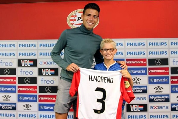 Héctor Moreno regresó a la Eredivisie, ahora con el PSV.