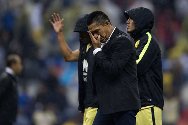 Ignacio Ambriz no pudo evitar la caída de su equipo.
