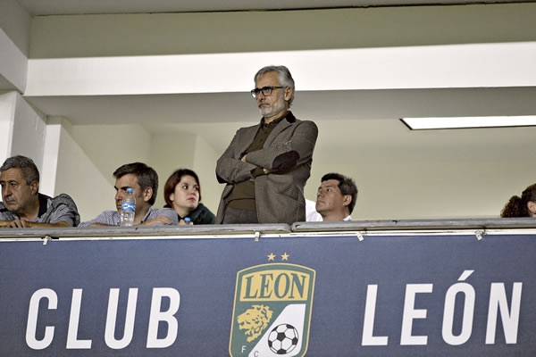 Jesús Martínez atento a los Esmeraldas.