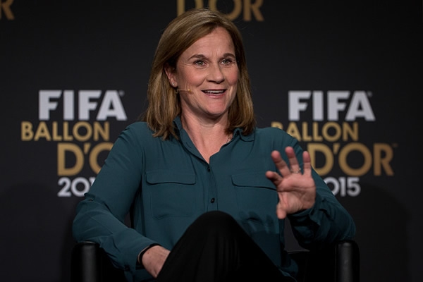 Jill Ellis fue elegida la mejor entrenadora de fútbol femenil. Ganó el Mundial con USA.