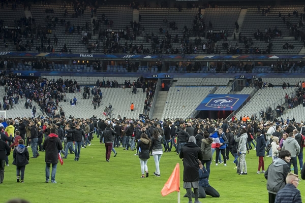 Mientras se jugaba el FRA-ALE, París sufrió supuestos ataques terroristas. 