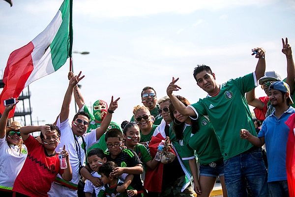 La afición mexicana llegó desde temprano al estadio.