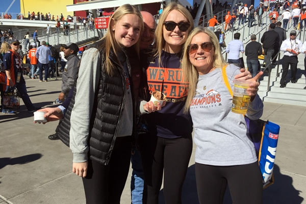 Las bellas asistentes al Super Bowl.