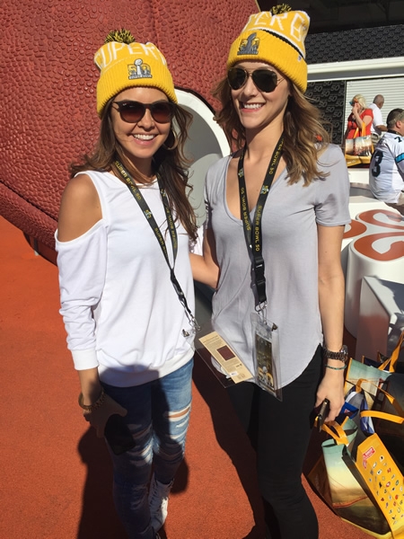 Las bellas asistentes al Super Bowl.