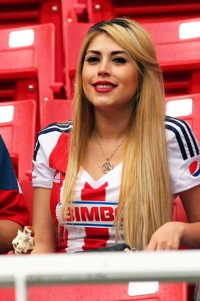 Las bellezas tapatías se hicieron presentes en las tribunas.