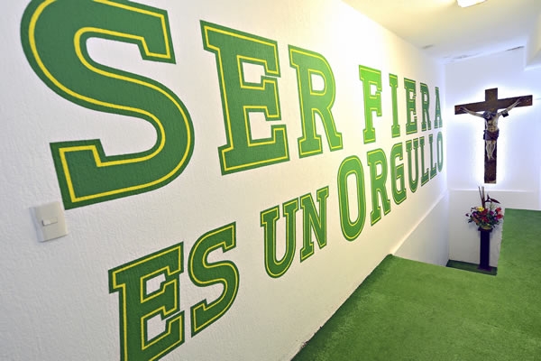 León buscó un nuevo trofeo.