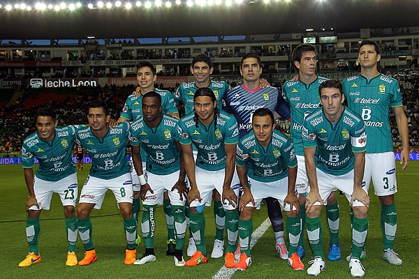 León posa para la foto oficial.