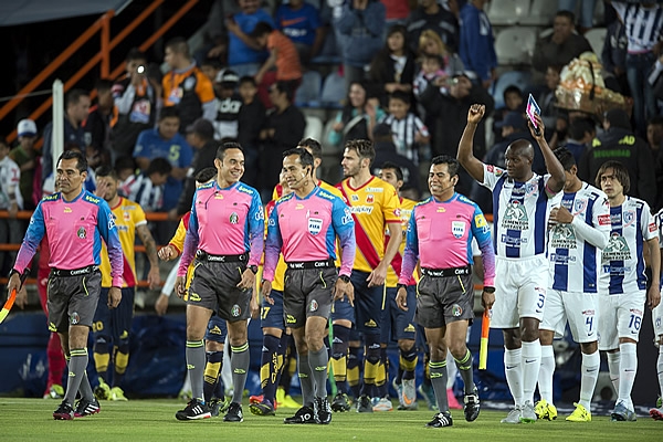 Los equipos ya salen al terreno de campo.