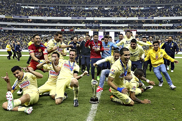 Los jugadores de América realizaron el clásico festejo.